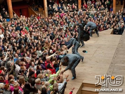 Chicago Shakespeare Theater gladhandle Globe to Globe's groundlings